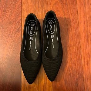 NEW Vivaia black flat shoes size 7.5
